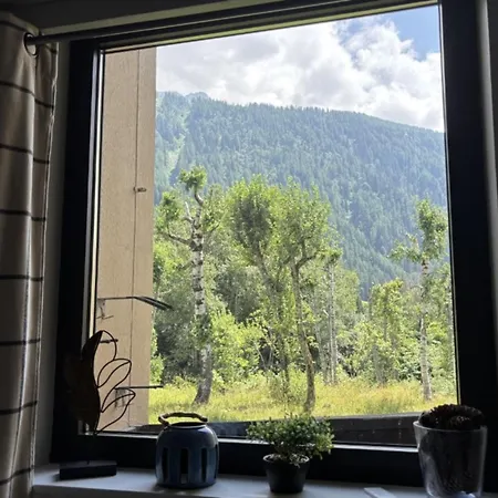 48m With Balcony And Mountain View! Apartmán *