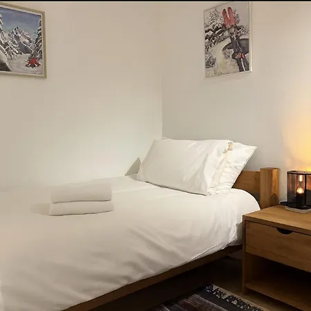 48m With Balcony And Mountain View! Apartmán *